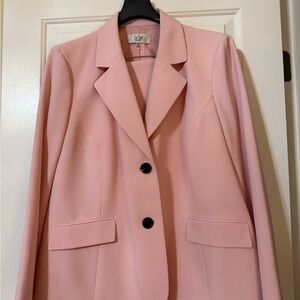 Women’s Pale Pink 2-piece pant suit. Size 18W. Excellent condition.